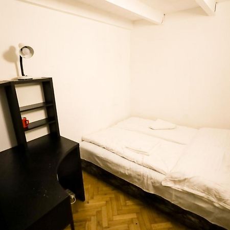 Center Apartment 5 Private Room For 19 People Boedapest Buitenkant foto