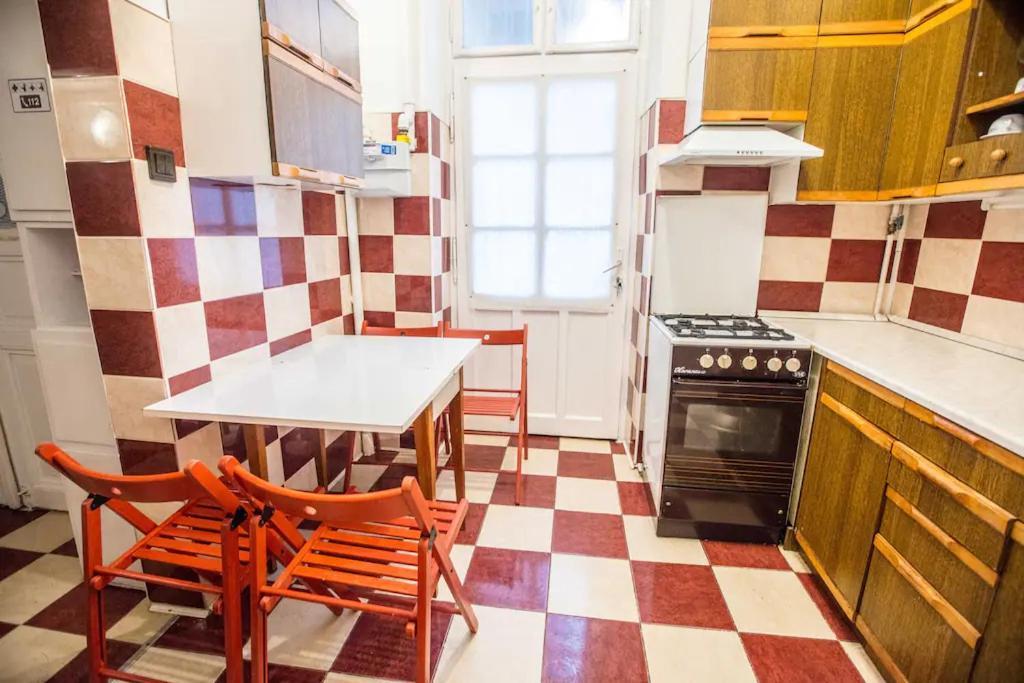 Center Apartment 5 Private Room For 19 People Boedapest Buitenkant foto