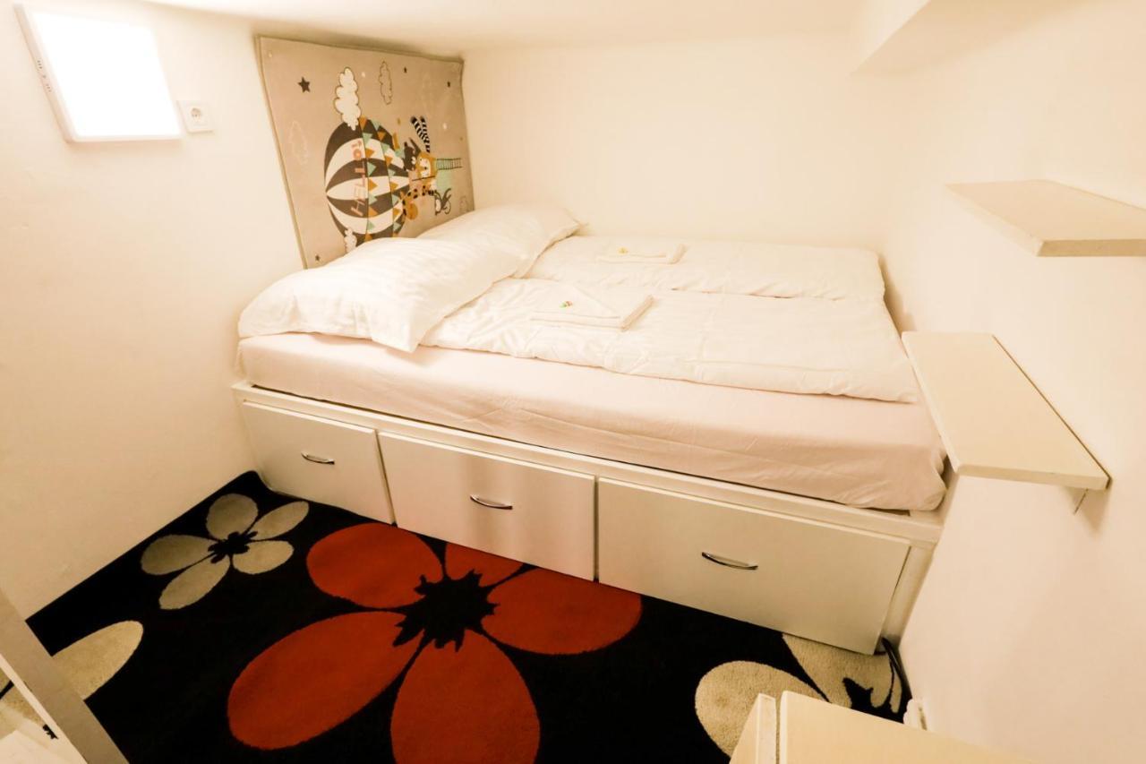 Center Apartment 5 Private Room For 19 People Boedapest Buitenkant foto