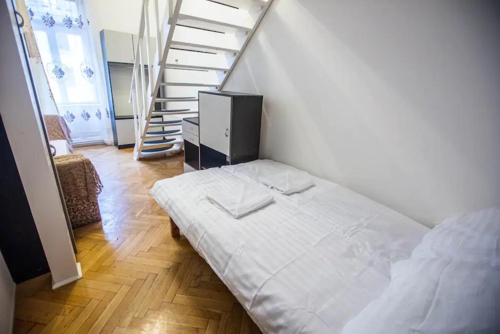 Center Apartment 5 Private Room For 19 People Boedapest Buitenkant foto