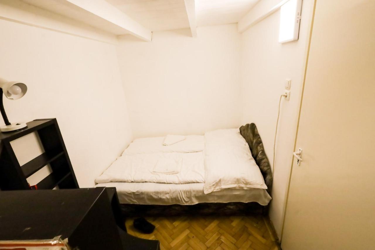 Center Apartment 5 Private Room For 19 People Boedapest Buitenkant foto