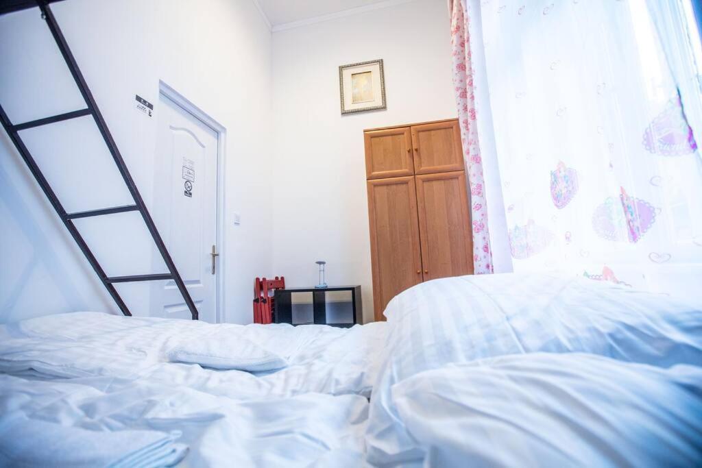 Center Apartment 5 Private Room For 19 People Boedapest Buitenkant foto
