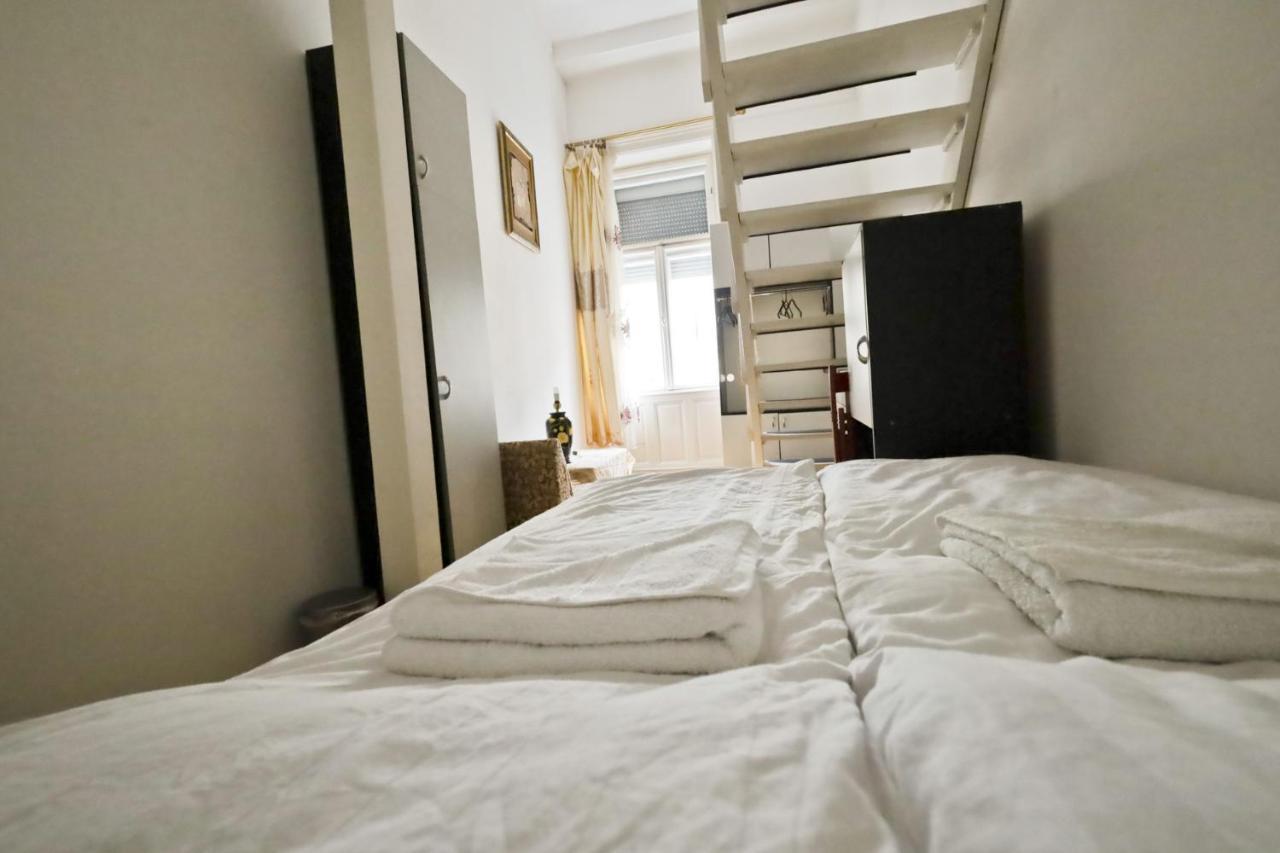 Center Apartment 5 Private Room For 19 People Boedapest Buitenkant foto