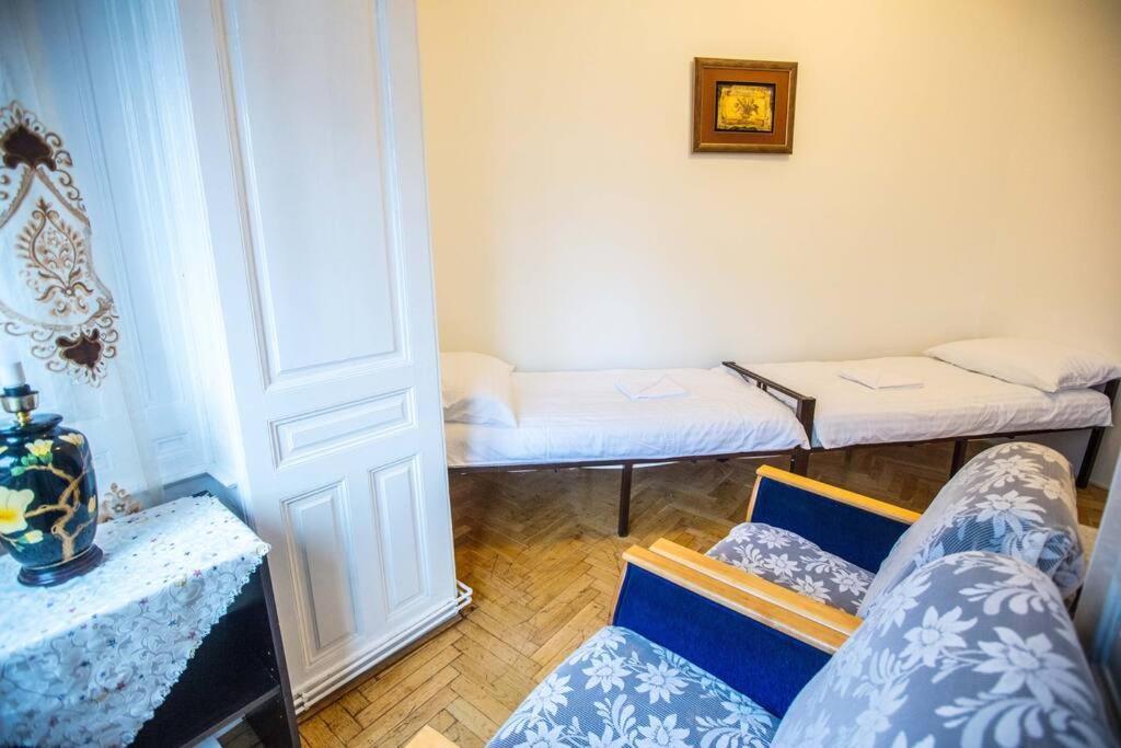 Center Apartment 5 Private Room For 19 People Boedapest Buitenkant foto