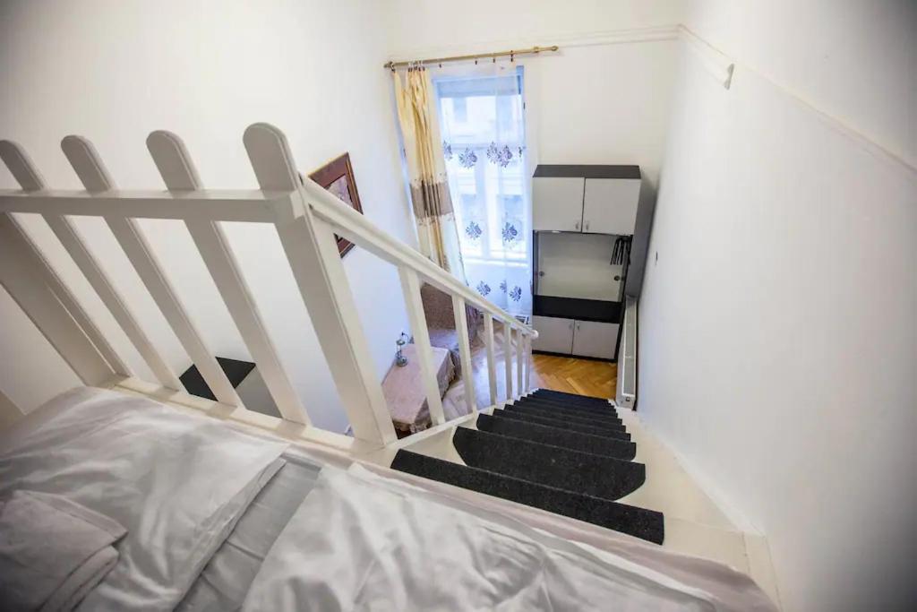 Center Apartment 5 Private Room For 19 People Boedapest Buitenkant foto